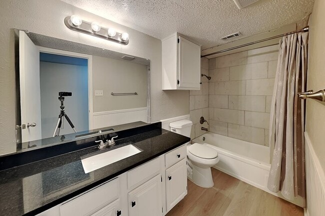Building Photo - 8550 Fair Oaks Crossing