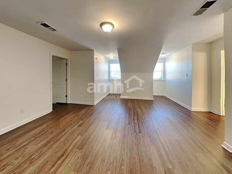 Building Photo - 7501 Mary Dr