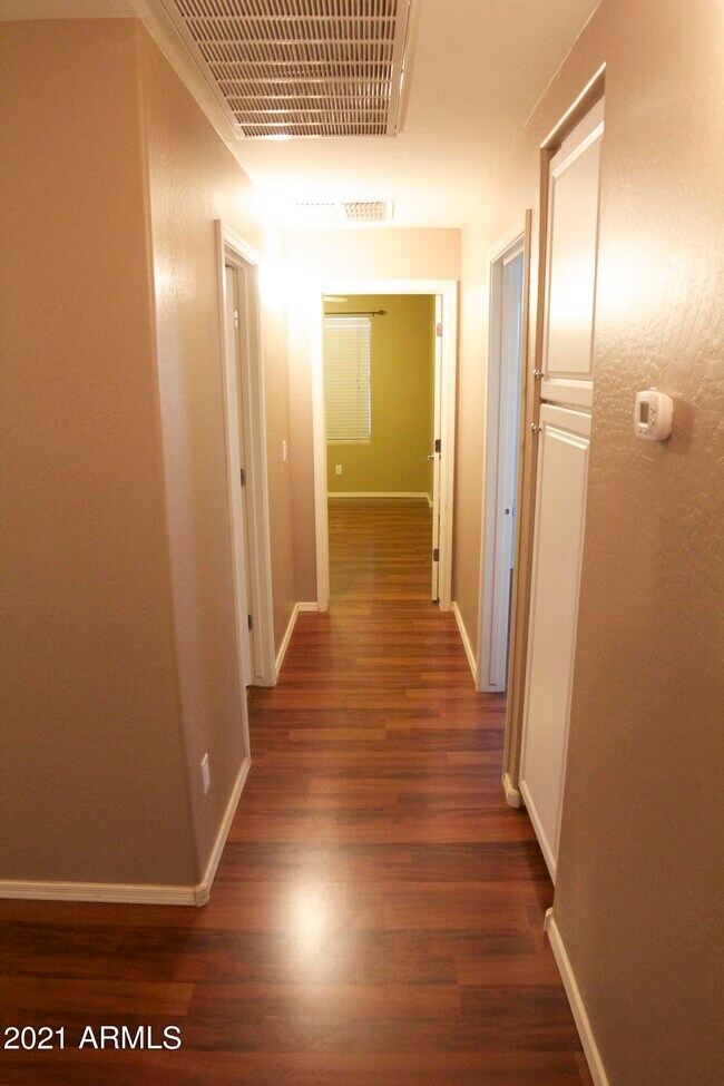 Building Photo - 2732 E Canyon Creek Dr