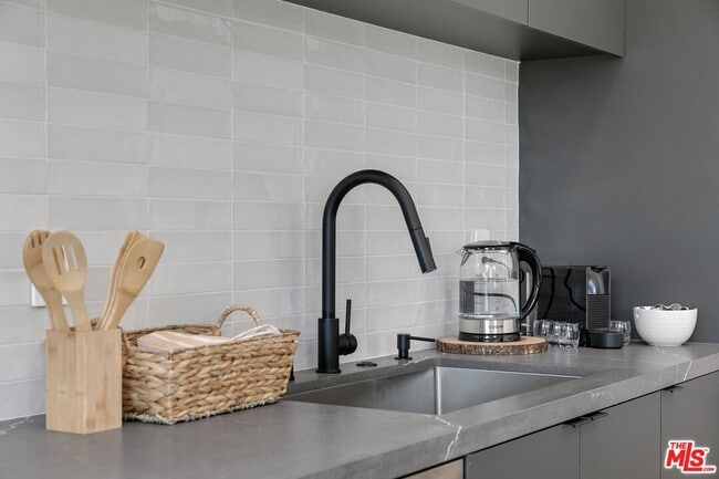 Building Photo - 1236 N Spaulding Ave