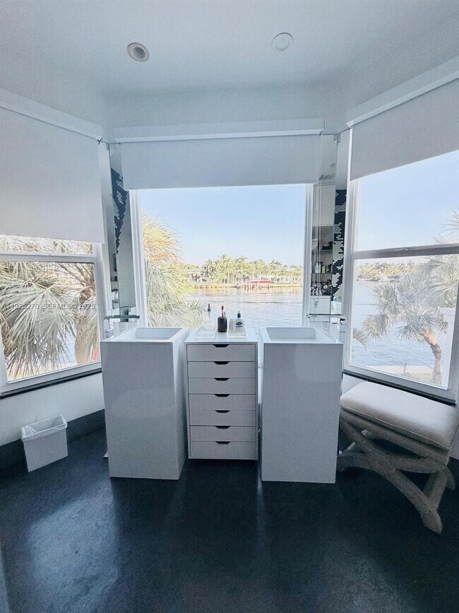 Building Photo - 21025 NE 38th Ave