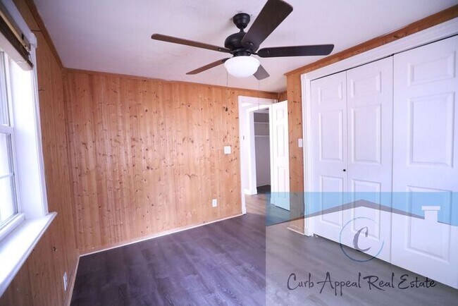 Building Photo - Recently renovated 3 bed, 1 bath house - includes workshop (electricity & bath), storage shed & f...