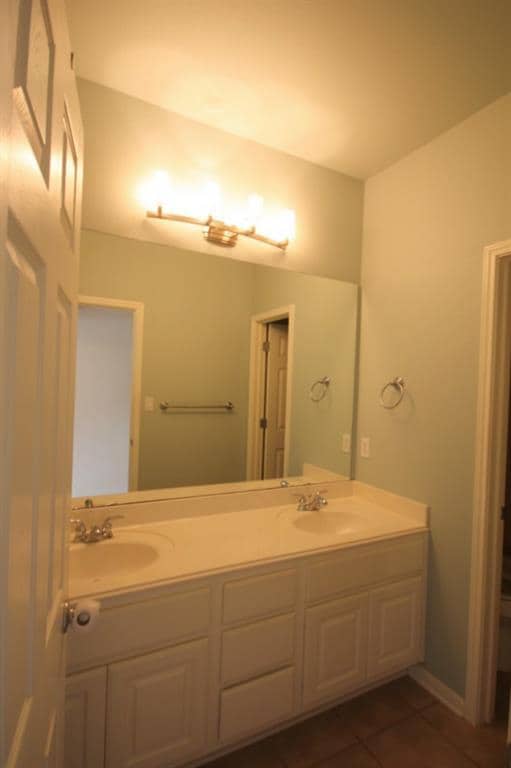 Building Photo - 10205 Medinah Greens Dr