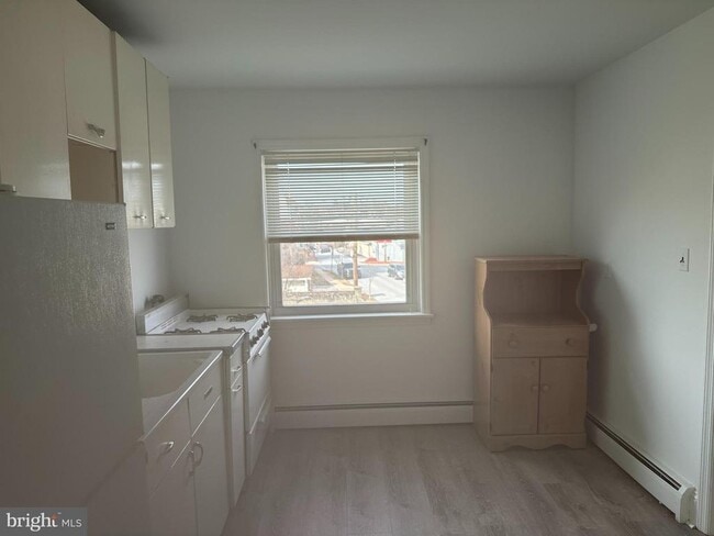 Building Photo - 424 S Matlack St