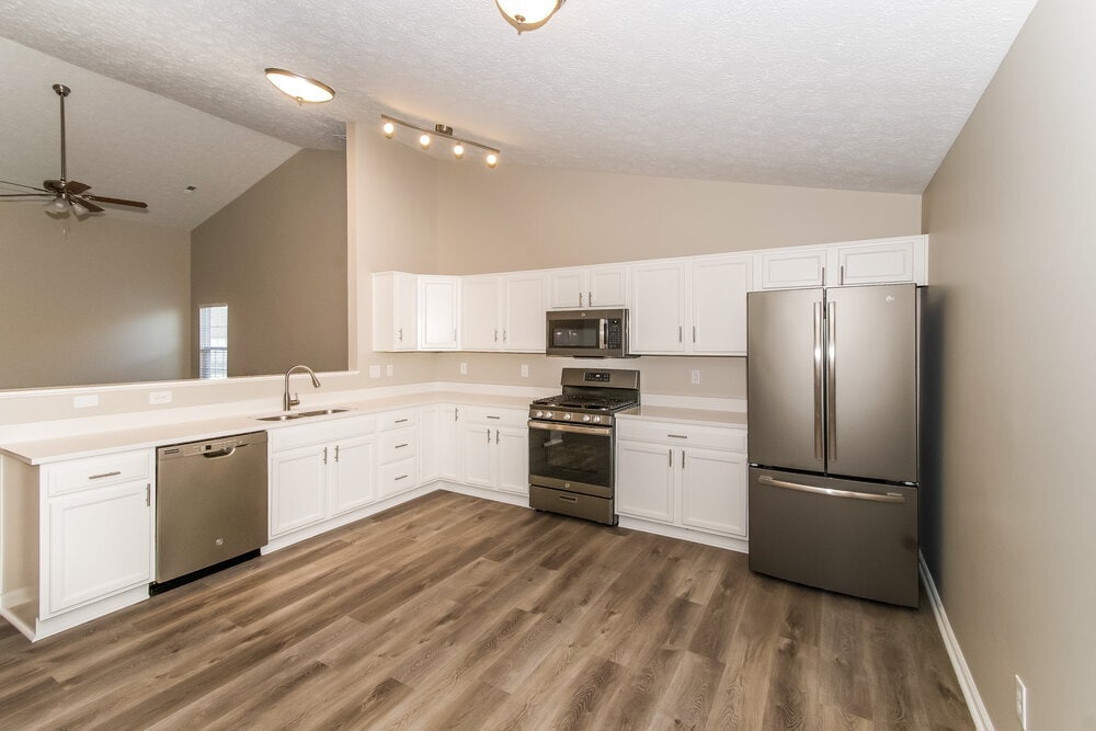 Building Photo - 5765 Arlington Dr