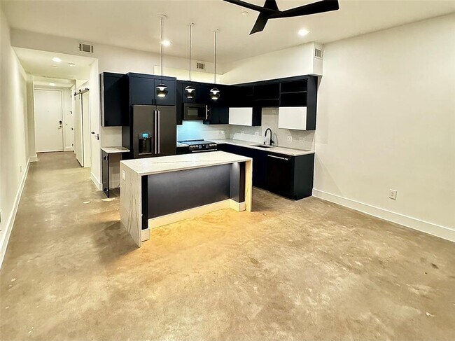 Building Photo - 507 Sabine St