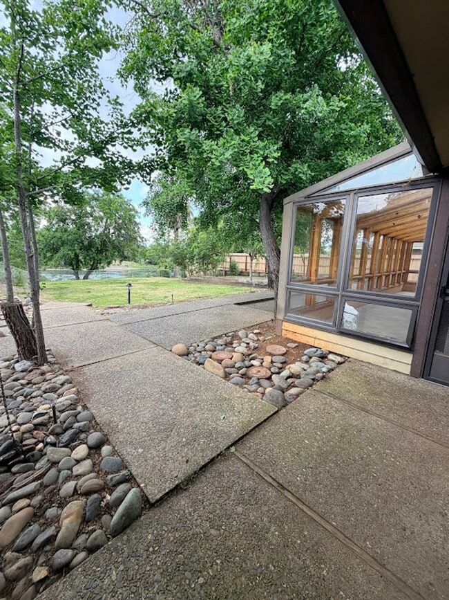 Building Photo - Sacramento Riverfront Home with Pool