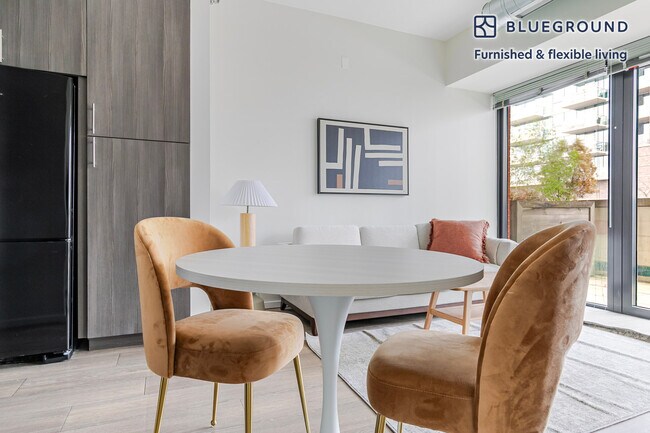 Building Photo - 211 W Scott St