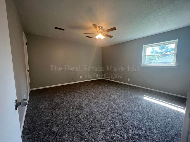 Building Photo - 5056 Shoals Ln