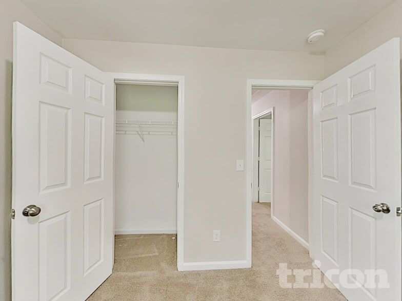 Building Photo - 4915 Magnasco Ln