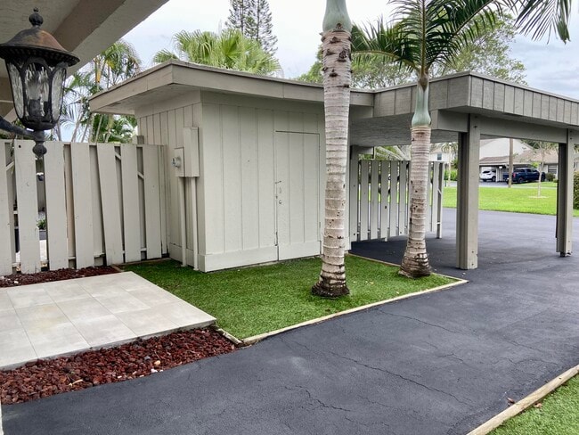 Building Photo - 320 Deer Creek Wildwood Ln E