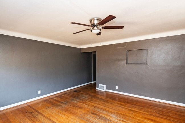 Building Photo - Lovely 2 Bedroom 2 Bathroom Home