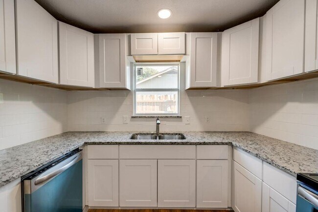 Building Photo - 3415 Crites St