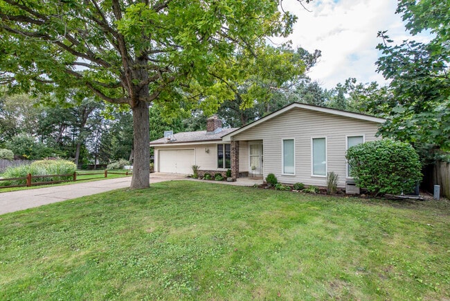 Building Photo - 8929 42 Ct