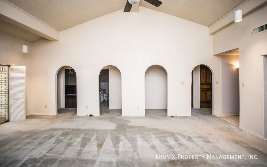 Building Photo - 7713 Lynnhaven Ave