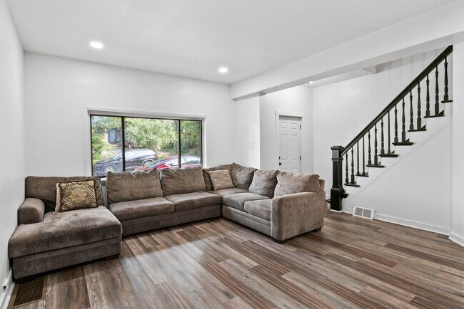 Building Photo - 721 Boggs Ave
