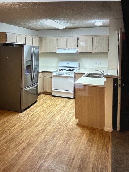 Building Photo - 3350 Santa Maria Way