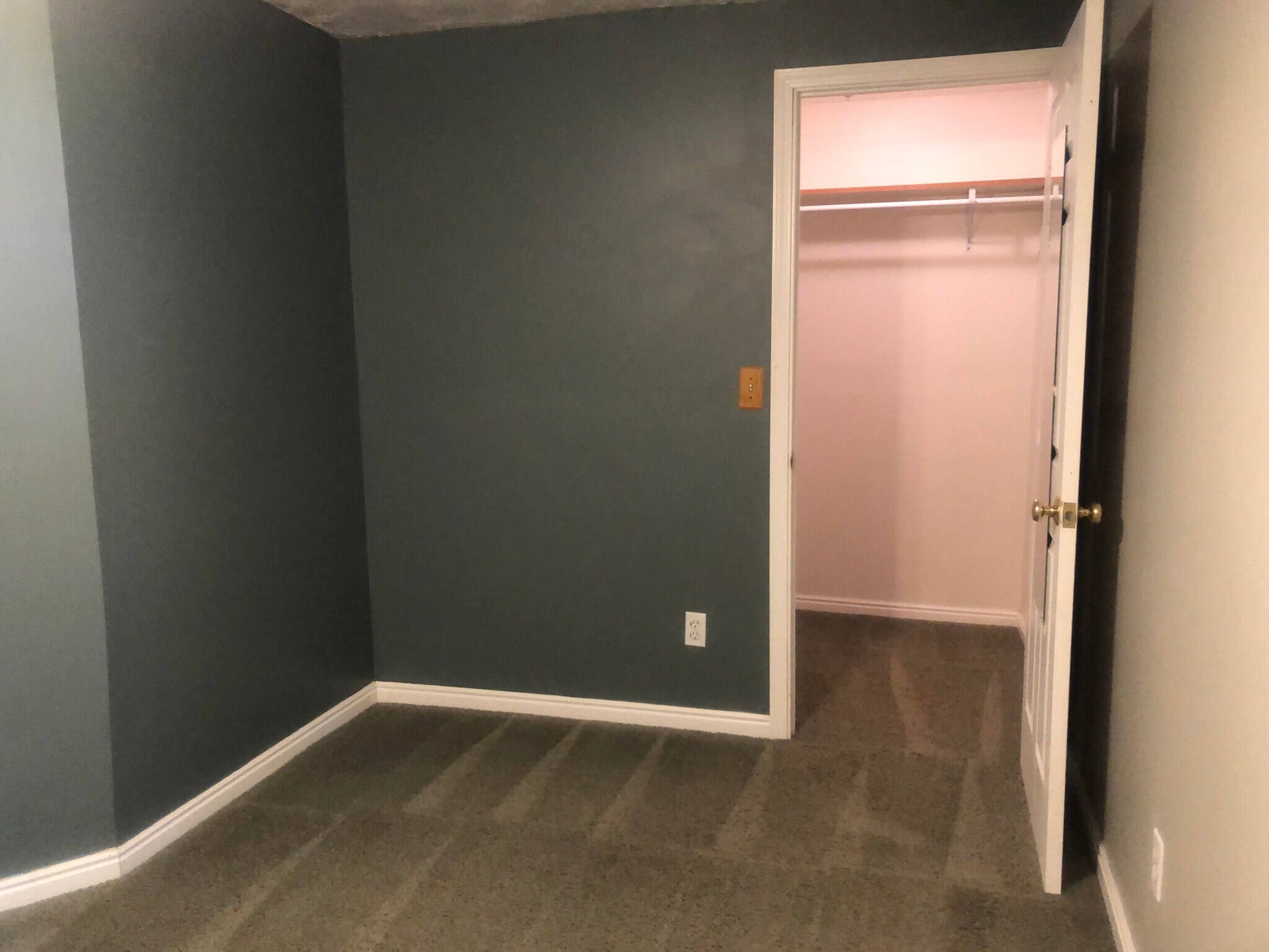 walk in closet - 1255 E 110 N