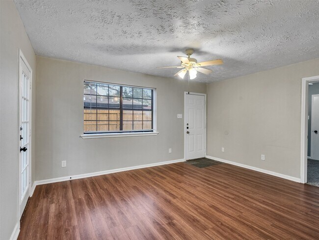 Building Photo - 414 N Avenue C