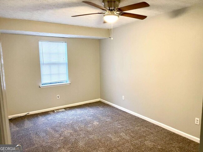 Building Photo - 616 Woodknoll Ct