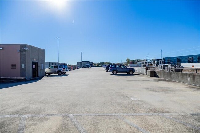 Building Photo - 1221 Caroline St NE