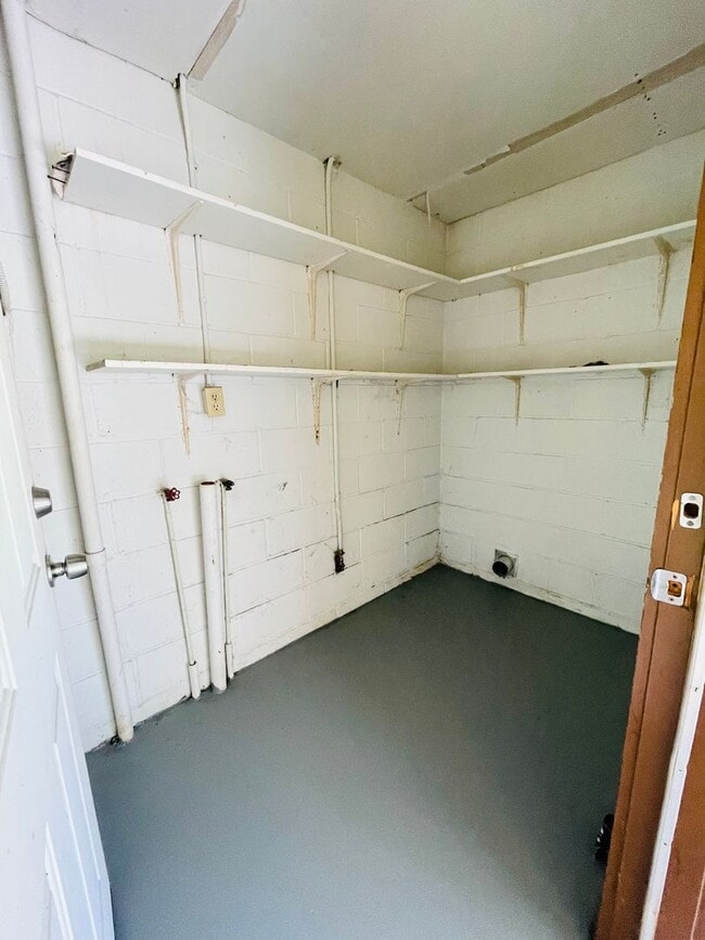 Building Photo - Cozy 2/1 Townhome in Orange Park!