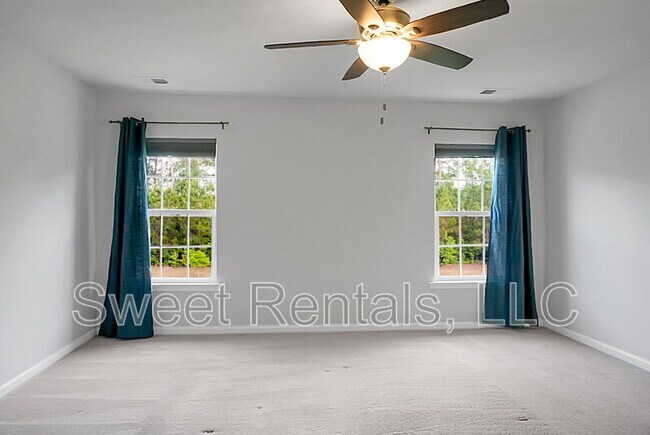 Building Photo - 210 Daniels Creek Cir