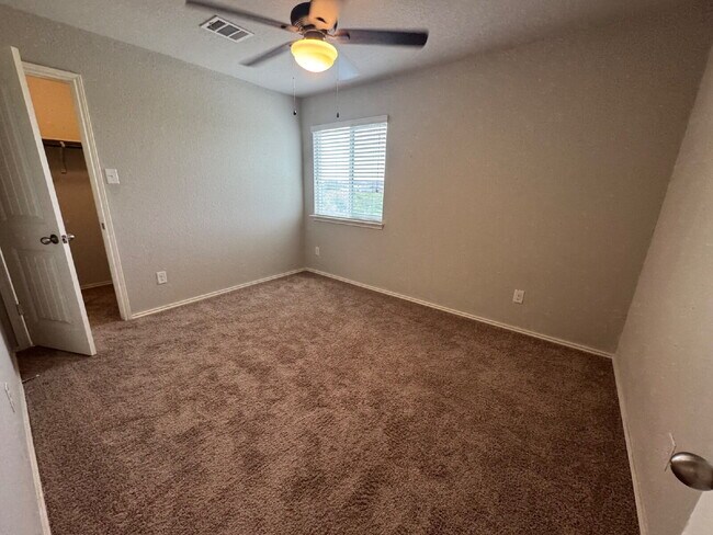 Building Photo - Three bed two bath two car garage in Cotto...