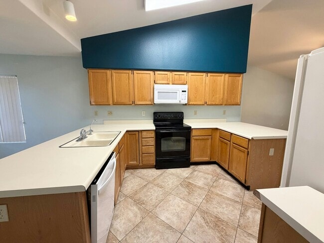 Building Photo - 4207 E Juanita Ave