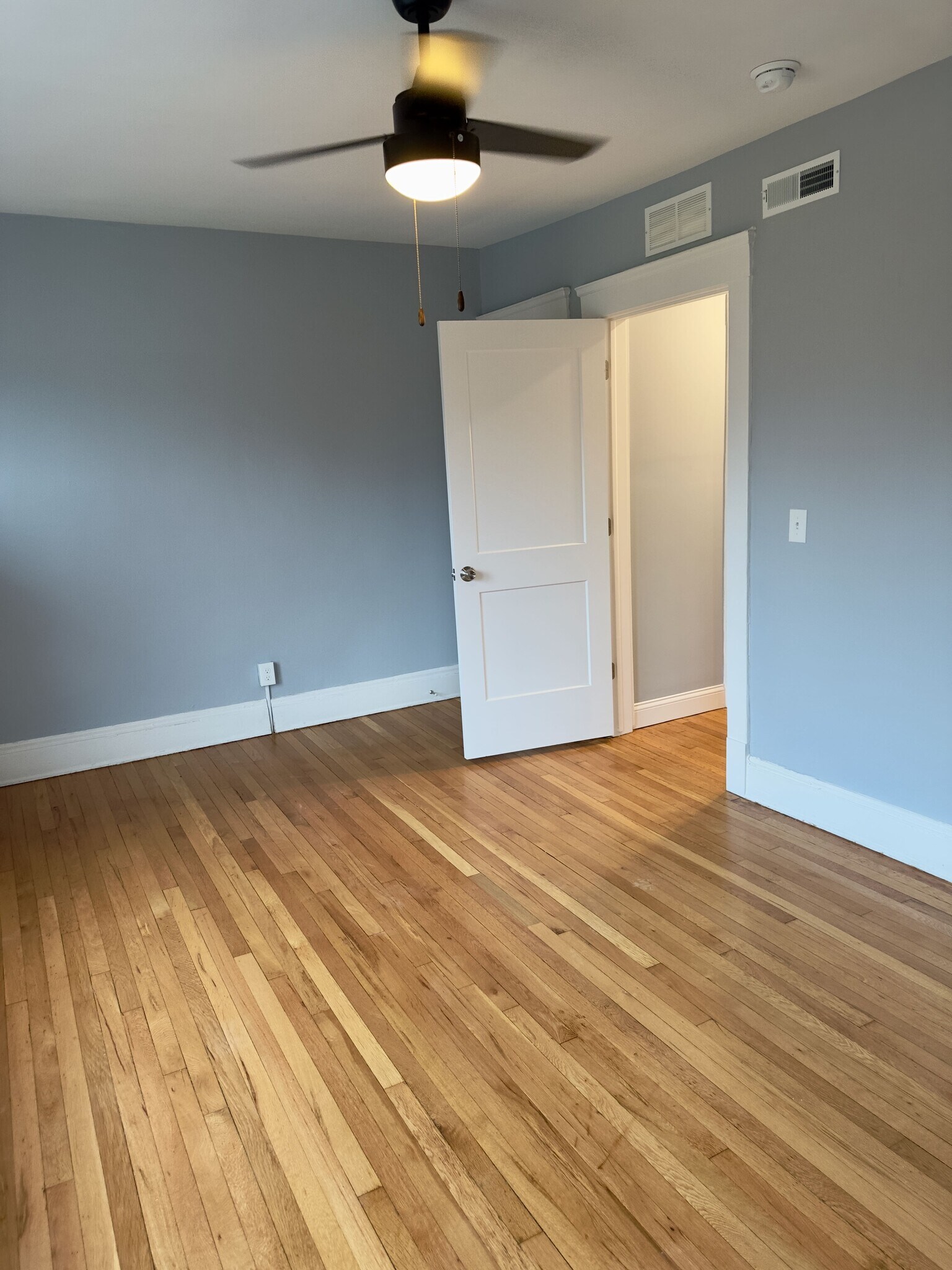 Front Bedroom - 2409 Woodmere Dr
