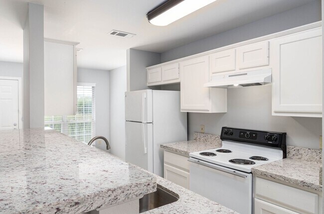 Building Photo - College Station home with stalls and arena on site!