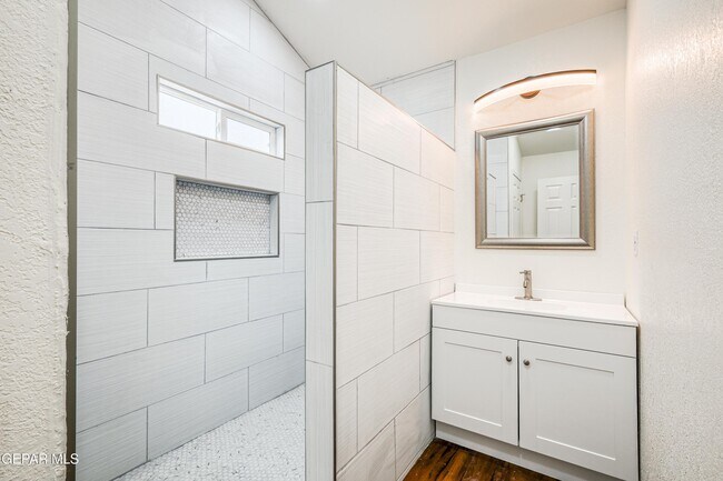 Building Photo - 5733 Saplinas Rd