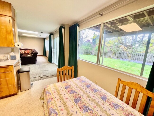 Building Photo - Charming lower level of home