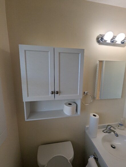 Building Photo - 4 Maple Leaf Ct