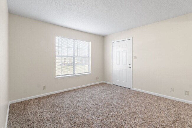 Building Photo - Spacious 2BR with Walk-In Closet, Washer/Dryer & Open Living Area