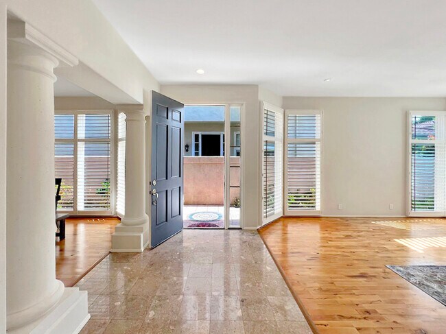 Building Photo - 9761 Claiborne Square