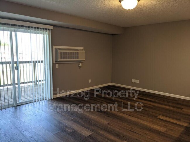 Building Photo - 2105 SE 7th Ave