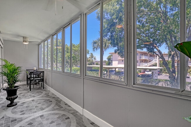 Building Photo - 2687 Garden Dr N