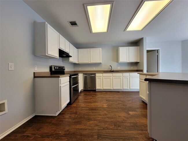 Building Photo - 809 Dogwood Trail