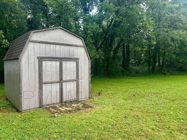 Building Photo - 225 Hickory Dr