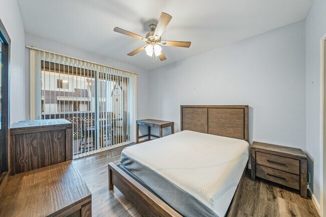Building Photo - Mission Valley Beautiful Townhome Fully Furnished with A/C, Laundry + Parking