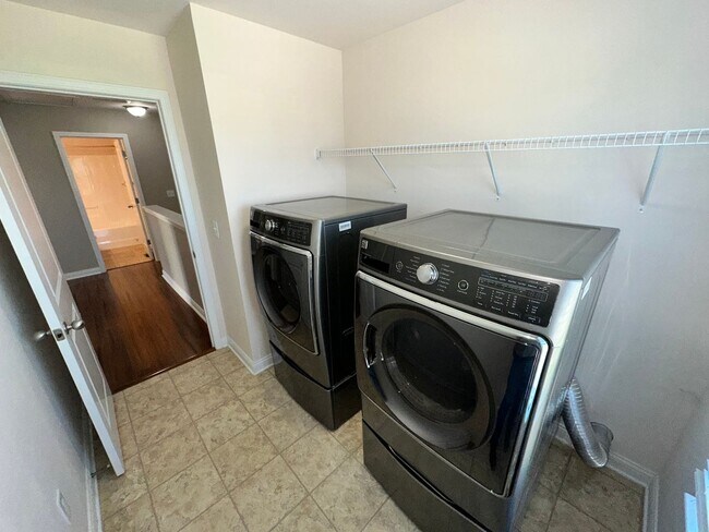Building Photo - 408 Cunningham Ln