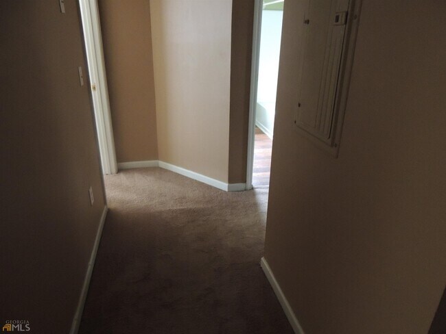 Building Photo - 2841 Walden Lake Bend
