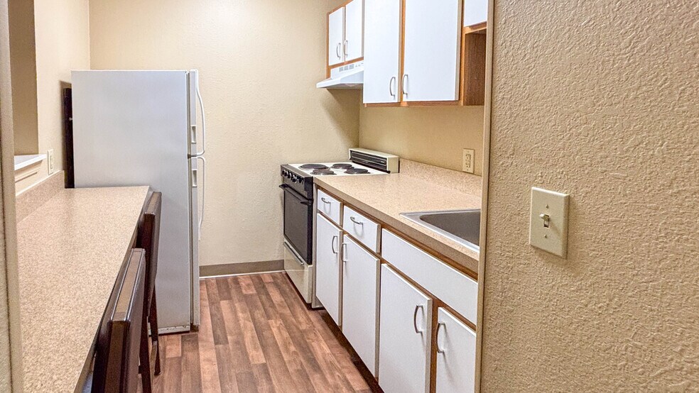 Building Photo - 530 Woods Lake Rd