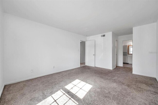 Building Photo - 107 Sea Horse Dr SE