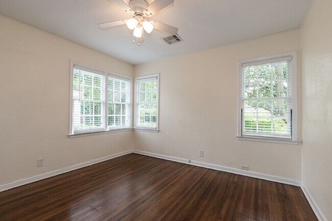 Building Photo - Beautiful 2 Bedroom, 1 Bath Home Coming Soon!