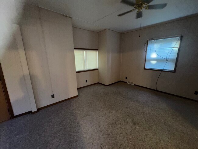 Building Photo - 420 W College St