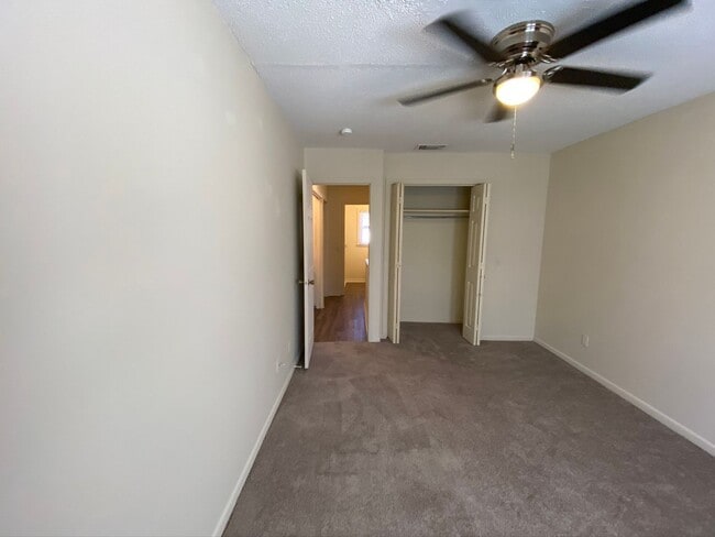 Building Photo - 201 Westbrooke Court #11 (Westbrooke Townhomes)