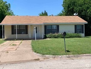 Building Photo - 2828 Newsom Cir