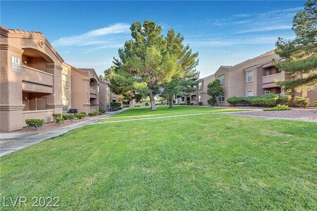Building Photo - Spacious 2nd Floor Condo in Gated Community in West